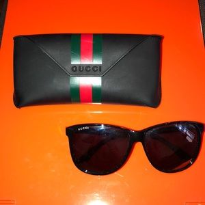 Gucci plastic mirrored/black sunglasses